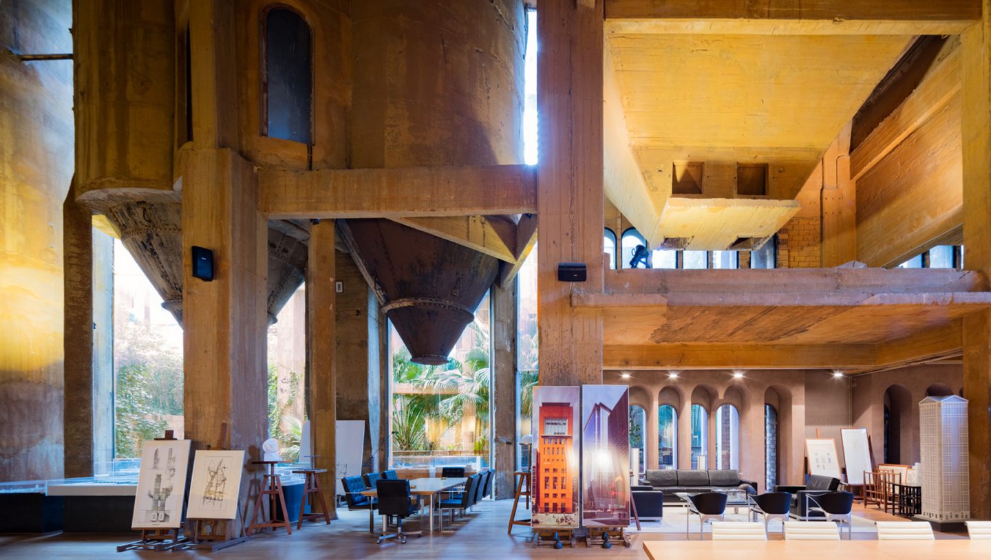 iGNANT-Architecture-Ricardo-Bofill-Cement-Factory-001