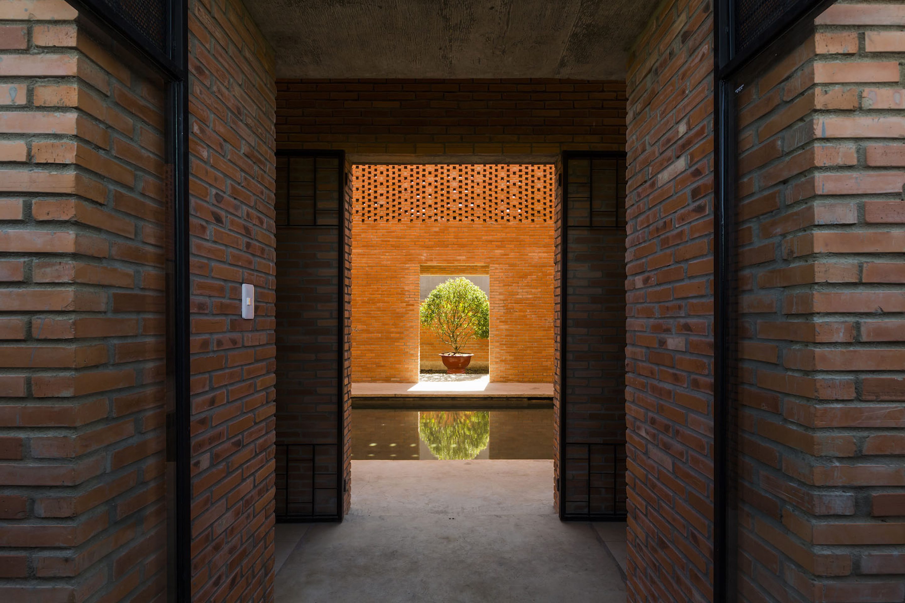 iGNANT-Architecture-Tropical-Space-Long-An-House-39