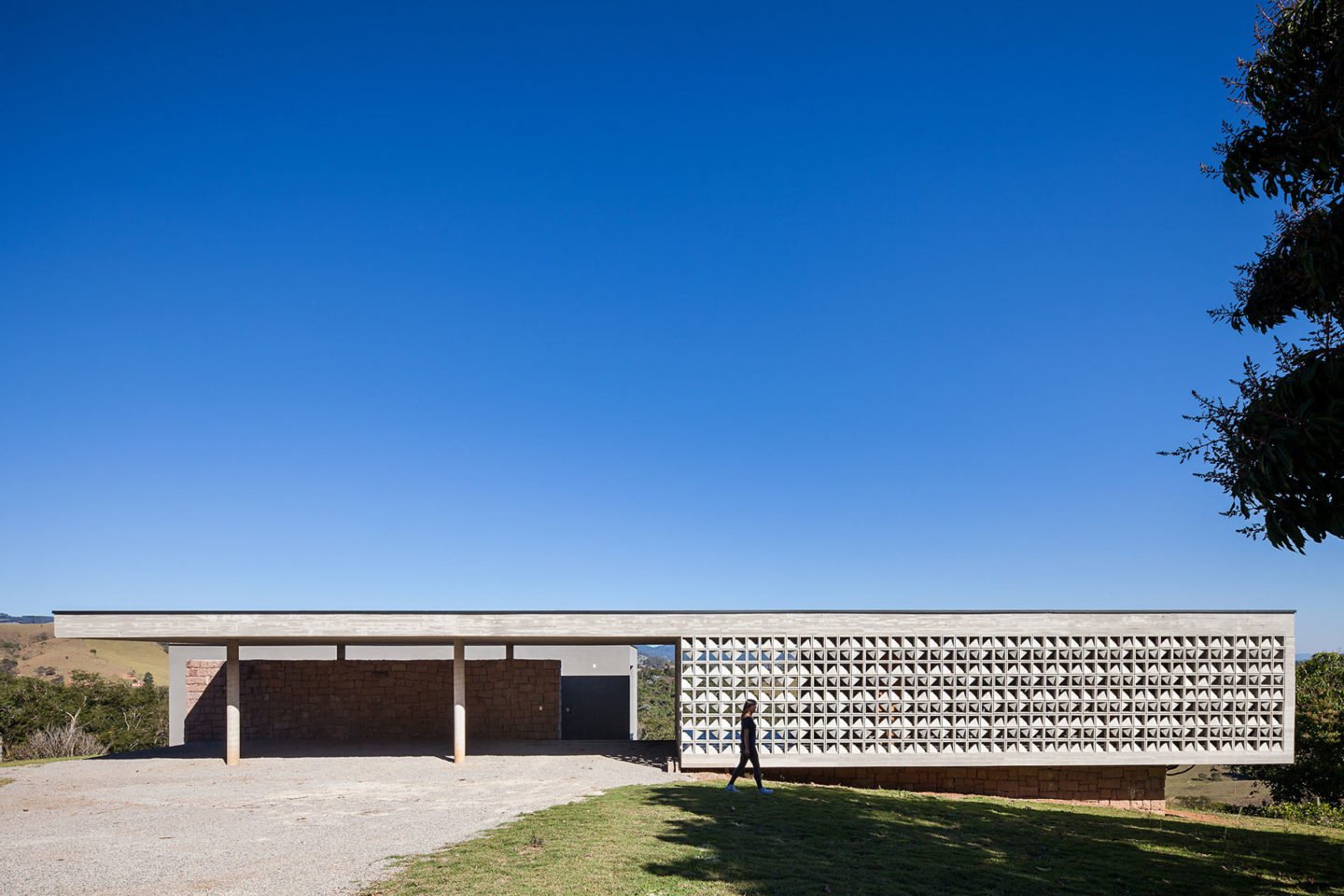 iGNANT-Architecture-Felipe-Rodrigues-Moenda-House-008