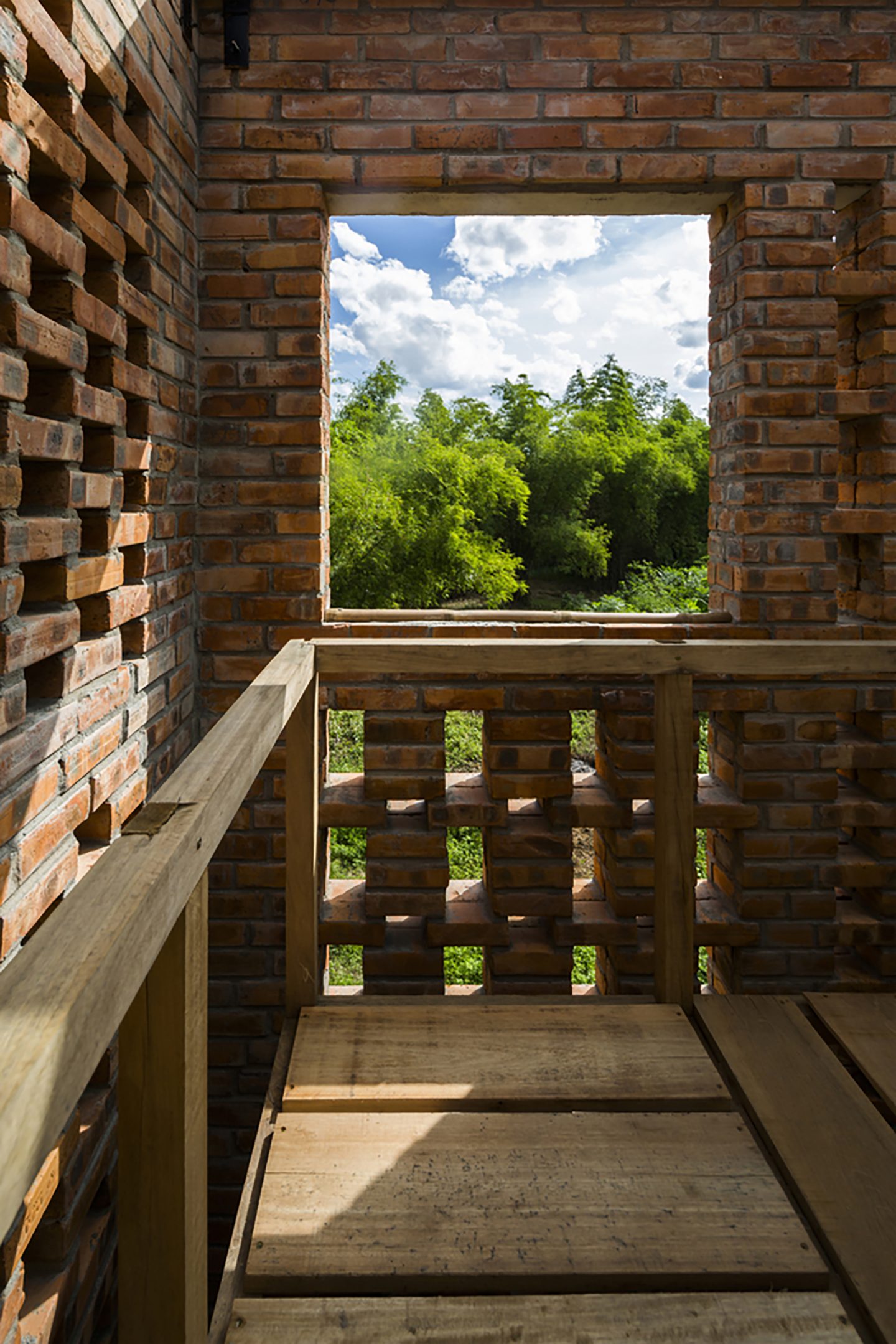 iGNANT-Architecture-Tropical-Space-Terracotta-Studio-002