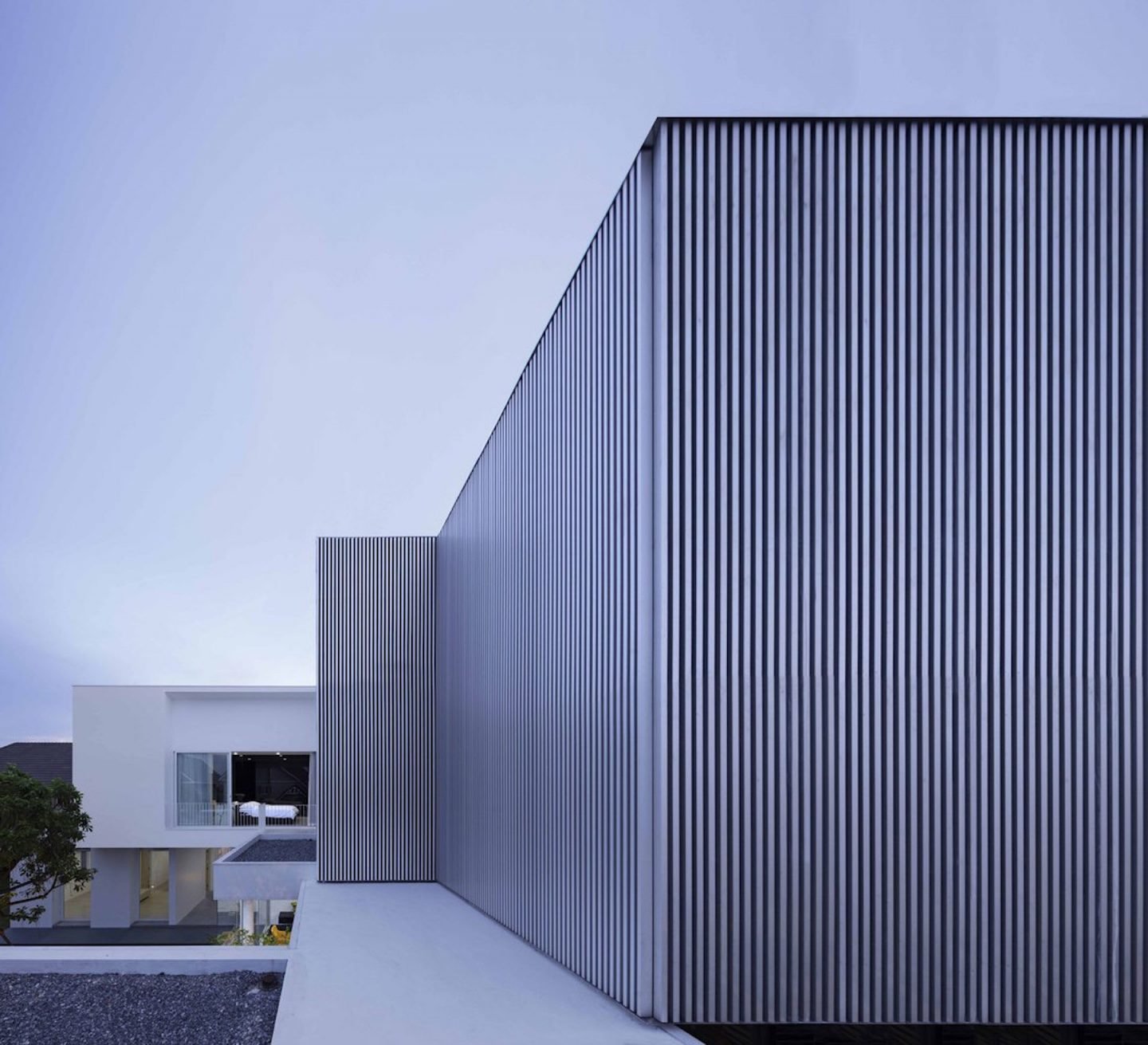 iGNANT-Architecture-Ayutt-And-Associates-Design-White-Box-House-05