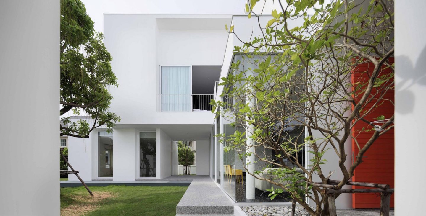 iGNANT-Architecture-Ayutt-And-Associates-Design-White-Box-House-24