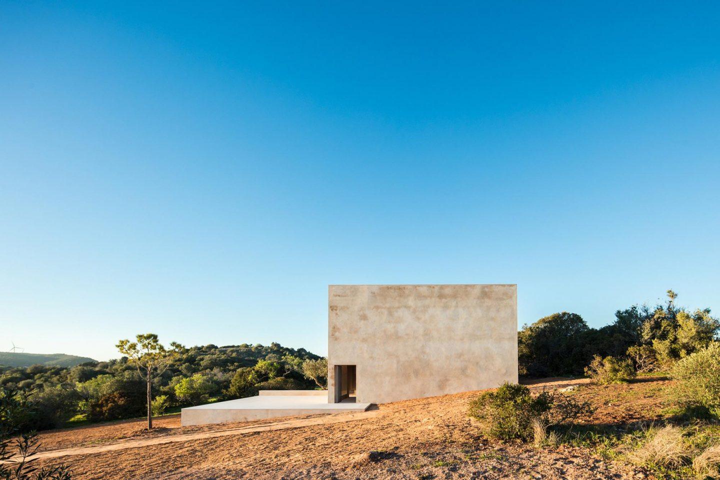 alvaro-siza-viera-capela-do-monte-chapel-algarve-dezeen-2364-col-15