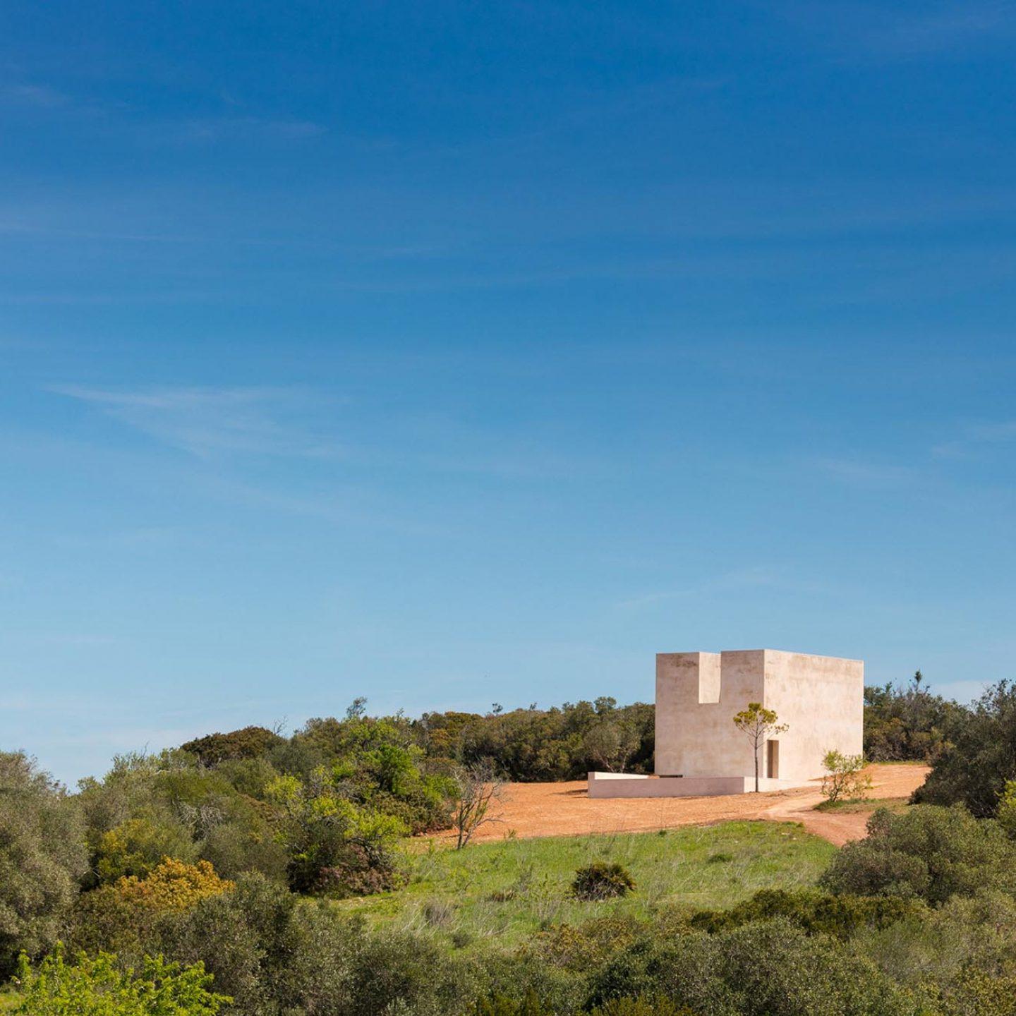 alvaro-siza-viera-capela-do-monte-chapel-algarve-dezeen-2364-col-2