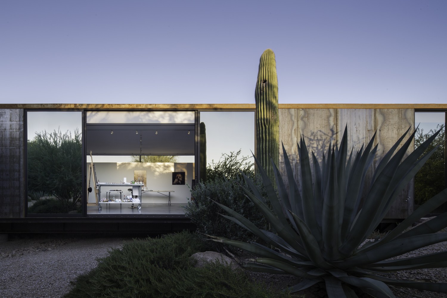 A Reflective, Floating Art Studio In Paradise Valley IGNANT