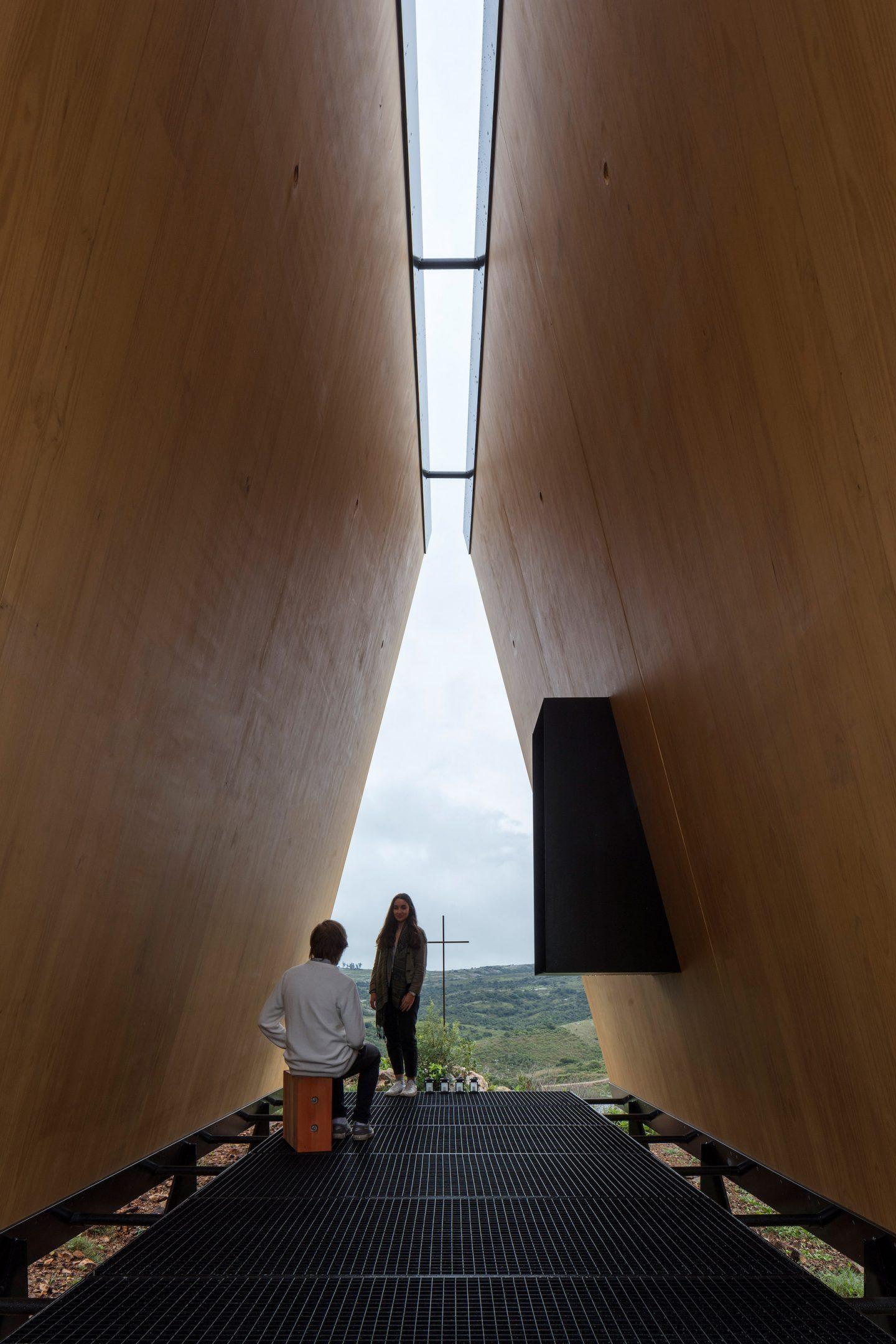 iGNANT-Architecture-MAPA-Sacromonte-Chapel-007