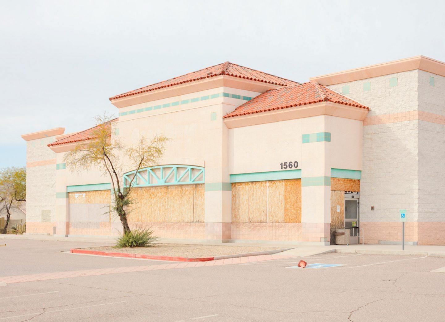 iGNANT-Photography-Jesse-Rieser-The-Retail-Apocalypse-004