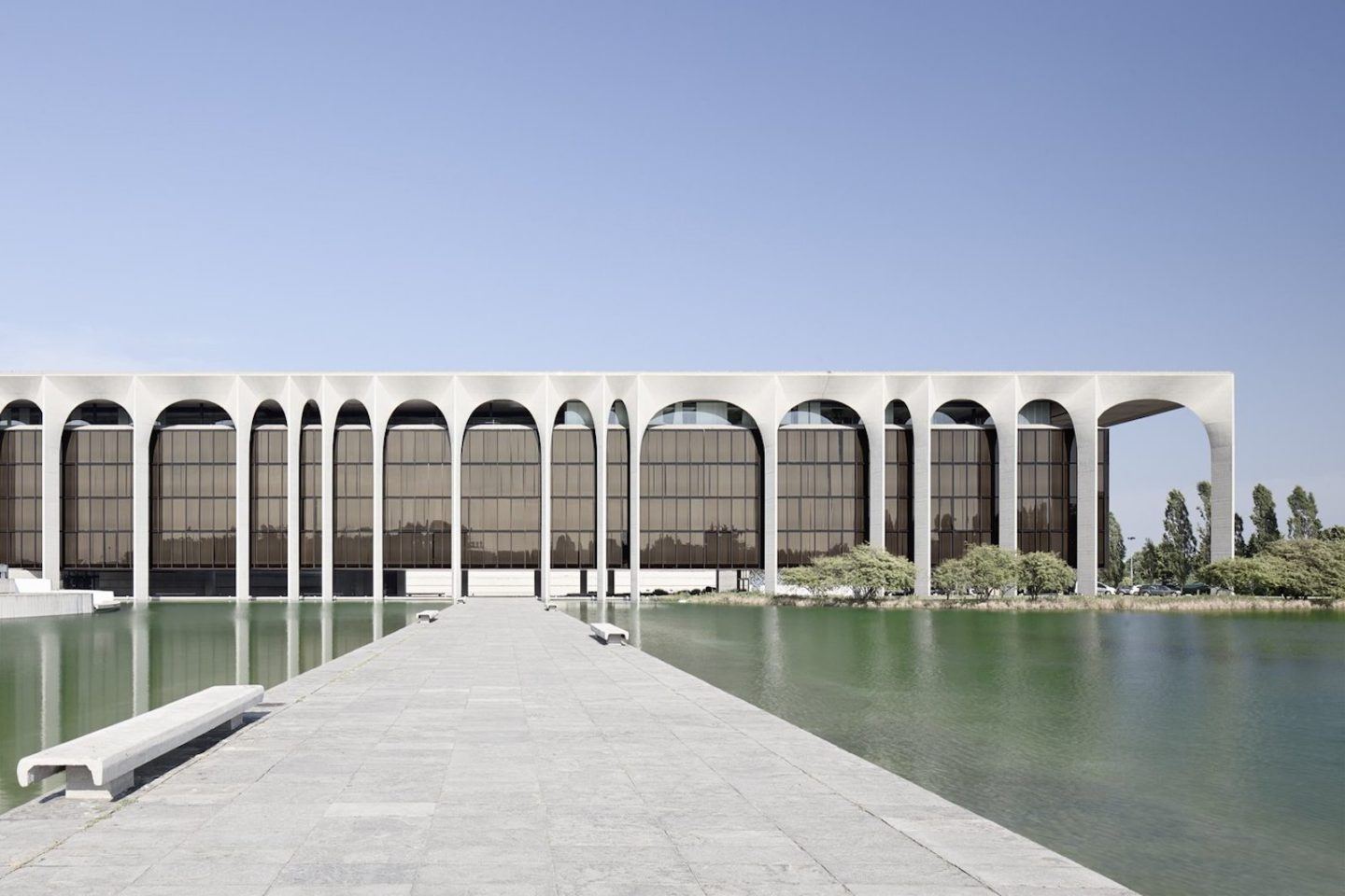iGNANT-Architecture-Oscar-Niemeyer-Mondadori-HQ-001