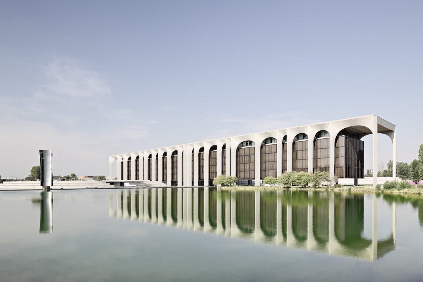 iGNANT-Architecture-Oscar-Niemeyer-Mondadori-HQ-002