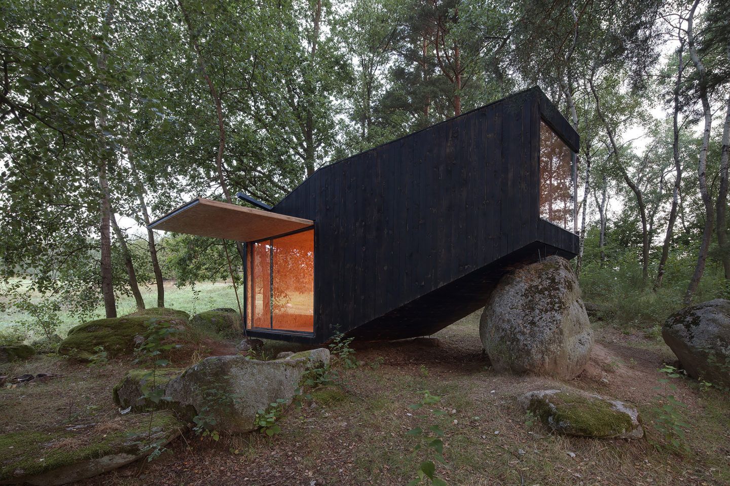 iGNANT-Architecture-Uhlik-Architekti-Forest-Retreat-003