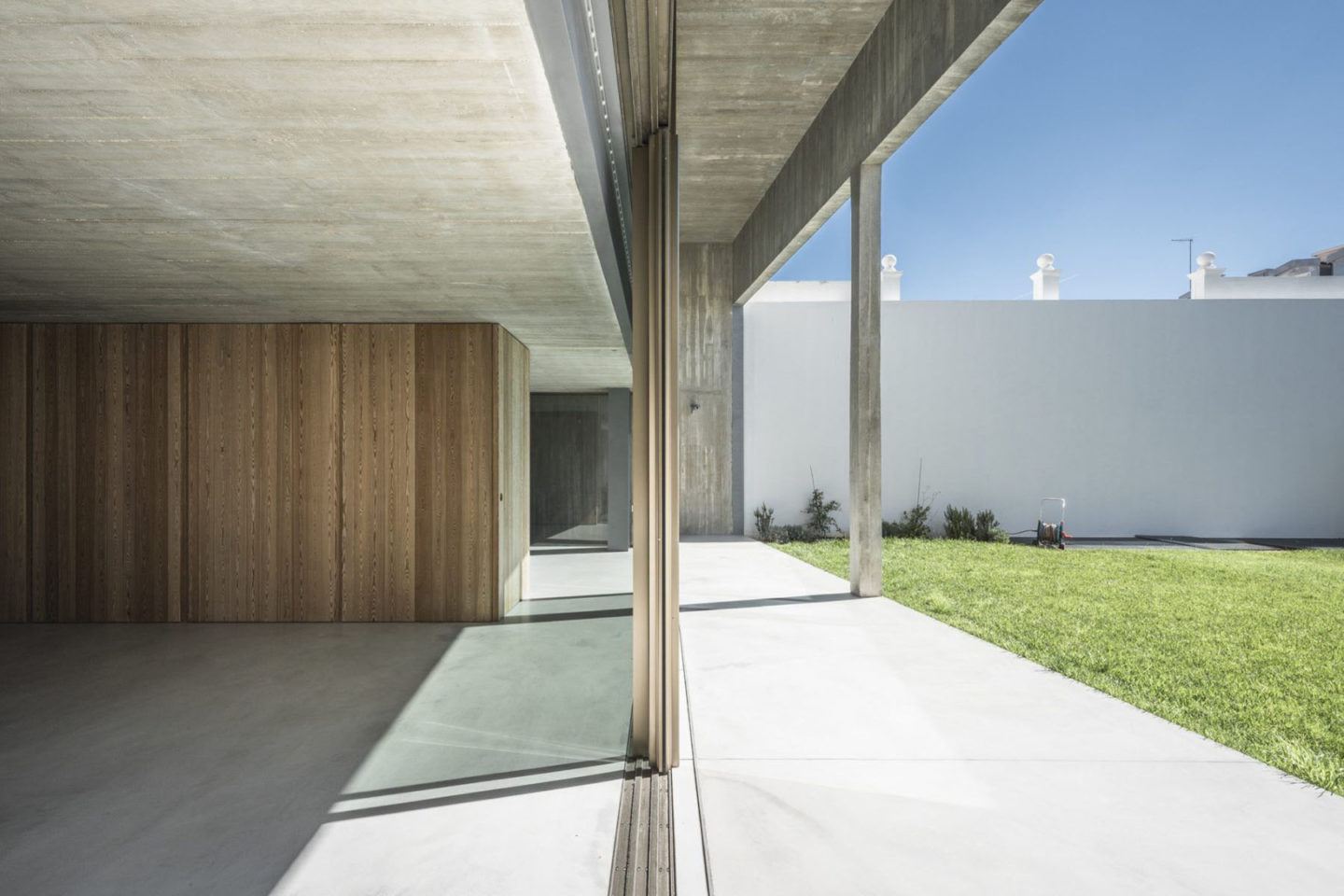 IGNANT-Architecture-Aires-Mateus-Casa-Estrela-15