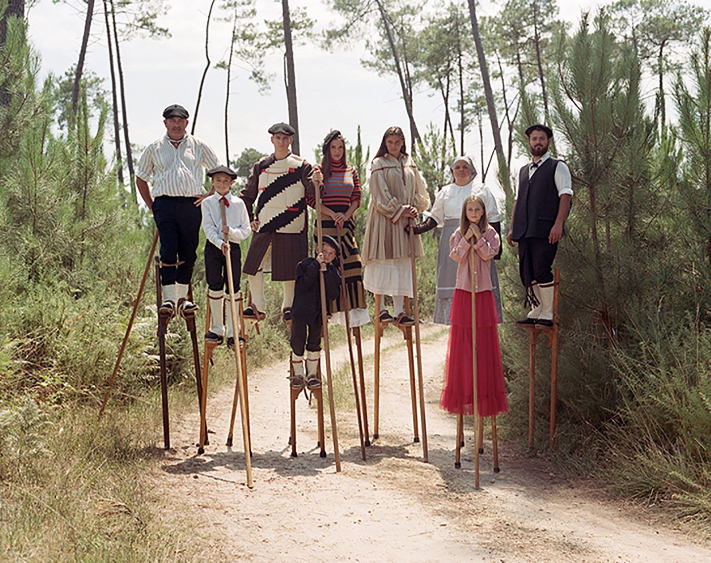 IGNANT-Photography-Hill-Aubrey-Anna-Sullivan-Stilt-Walkers-12