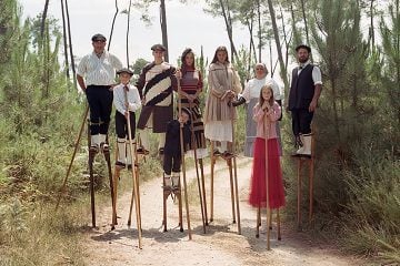 IGNANT-Photography-Hill-Aubrey-Anna-Sullivan-Stilt-Walkers-12