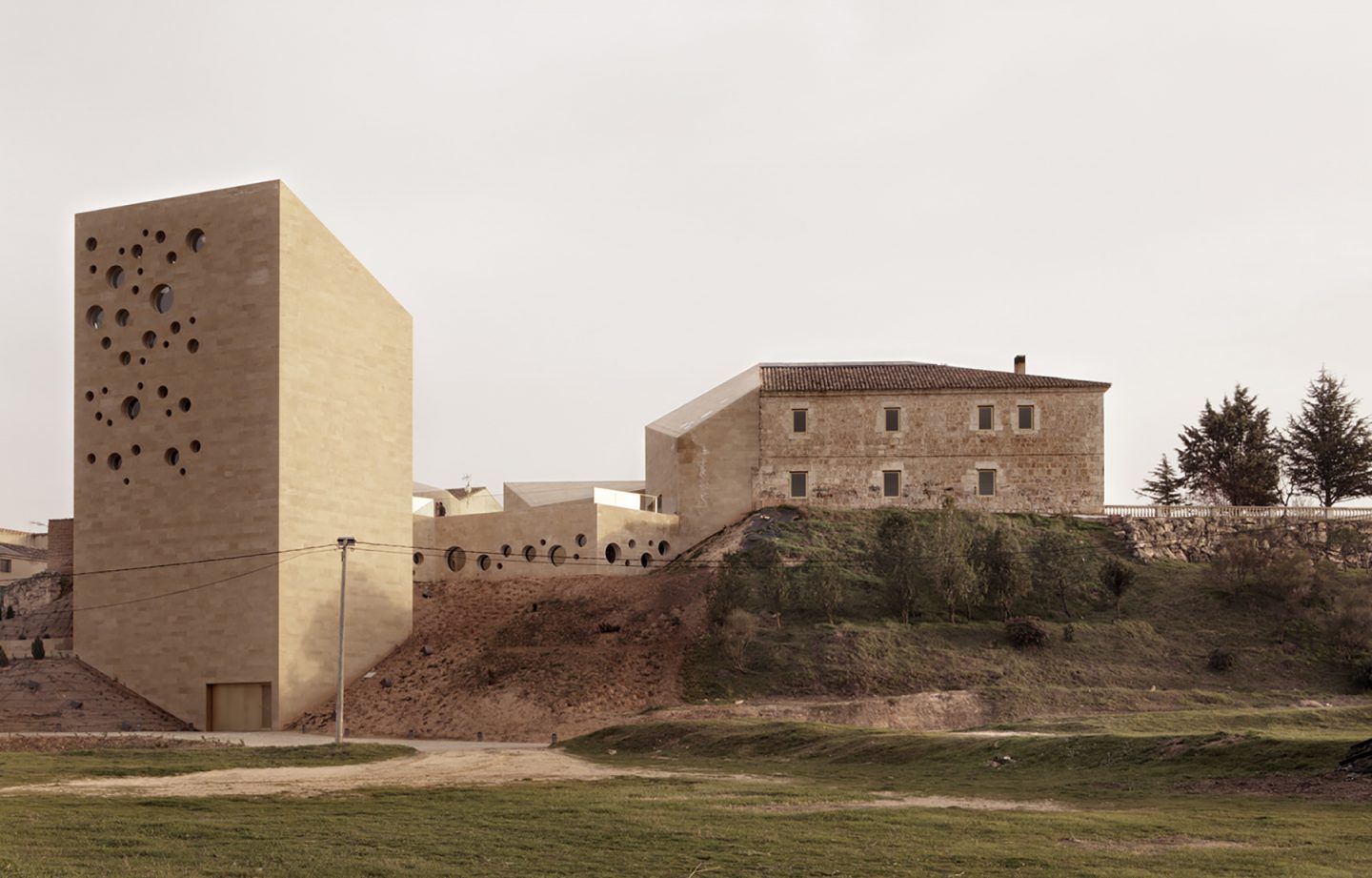 IGNANT-Architecture-Estudio-Barozzi-Veiga-Ribera-del-Duero-HQ-2