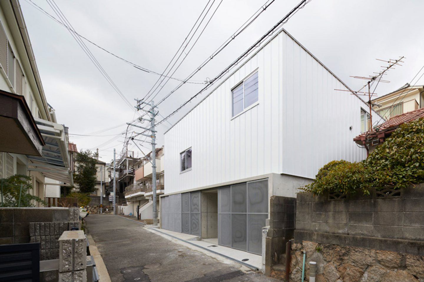 IGNANT-Architecture-Hata-Tomohiro-Loop-Terrace-house-002