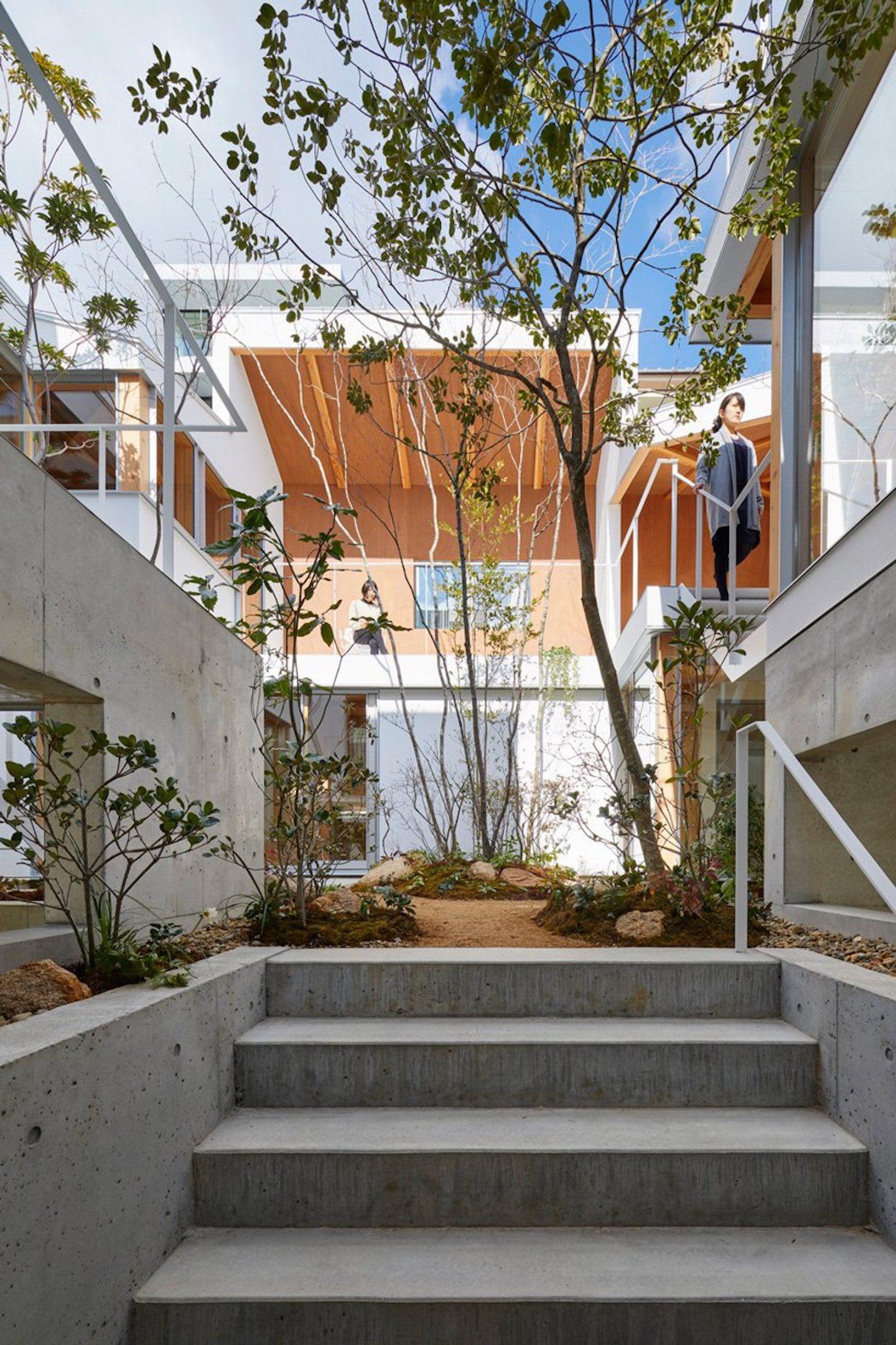 IGNANT-Architecture-Hata-Tomohiro-Loop-Terrace-house-003