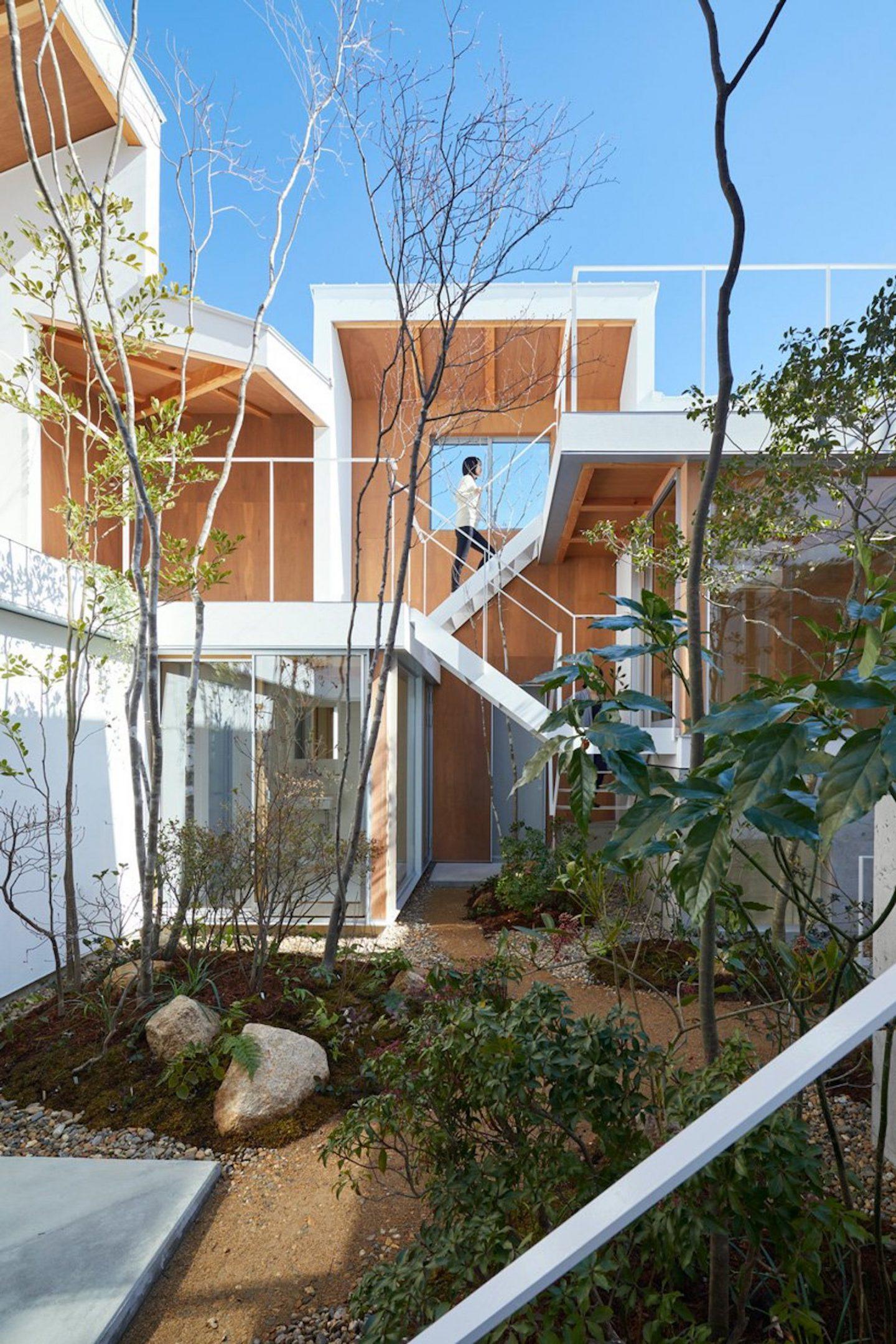 IGNANT-Architecture-Hata-Tomohiro-Loop-Terrace-house-004