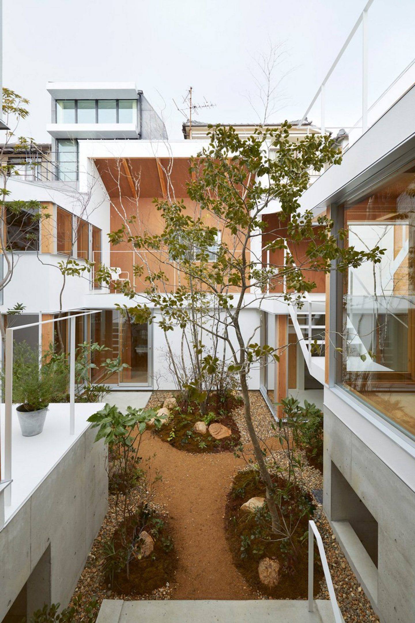 IGNANT-Architecture-Hata-Tomohiro-Loop-Terrace-house-007