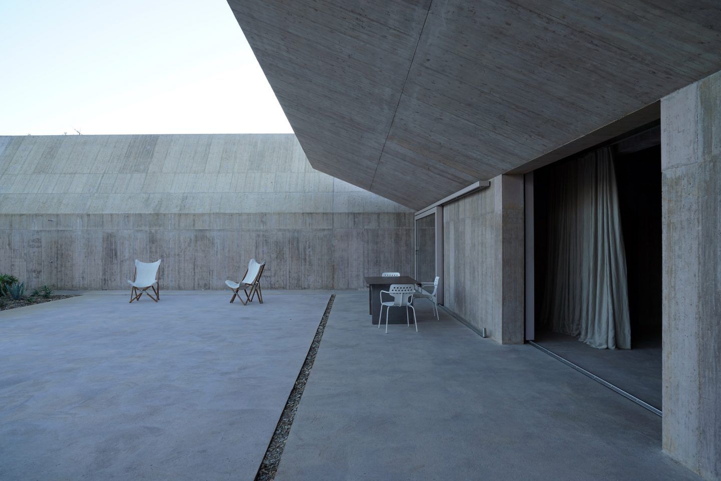 IGNANT-Architecture-Valerio-Olgiati-Villa-Alem-8