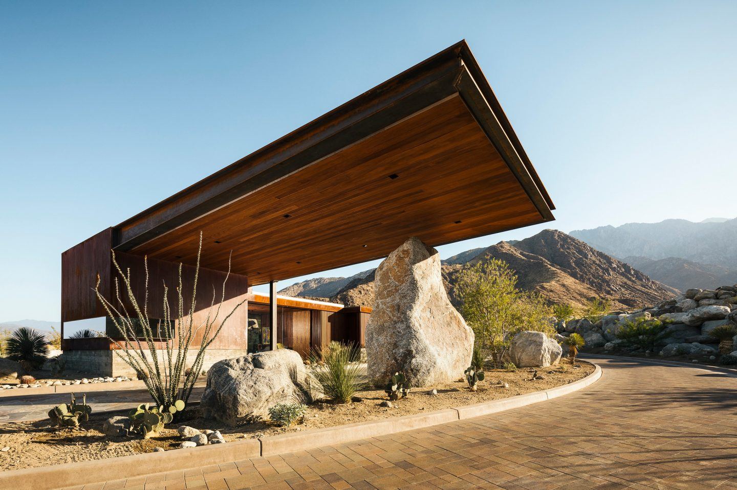 ignant-architecture-sean-lockyer-desert-palisades-001