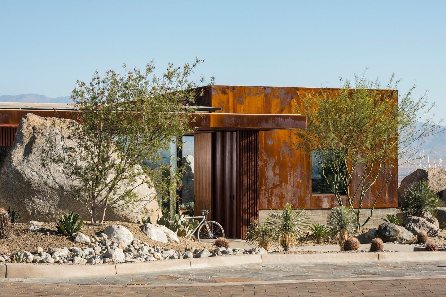 ignant-architecture-sean-lockyer-desert-palisades-004