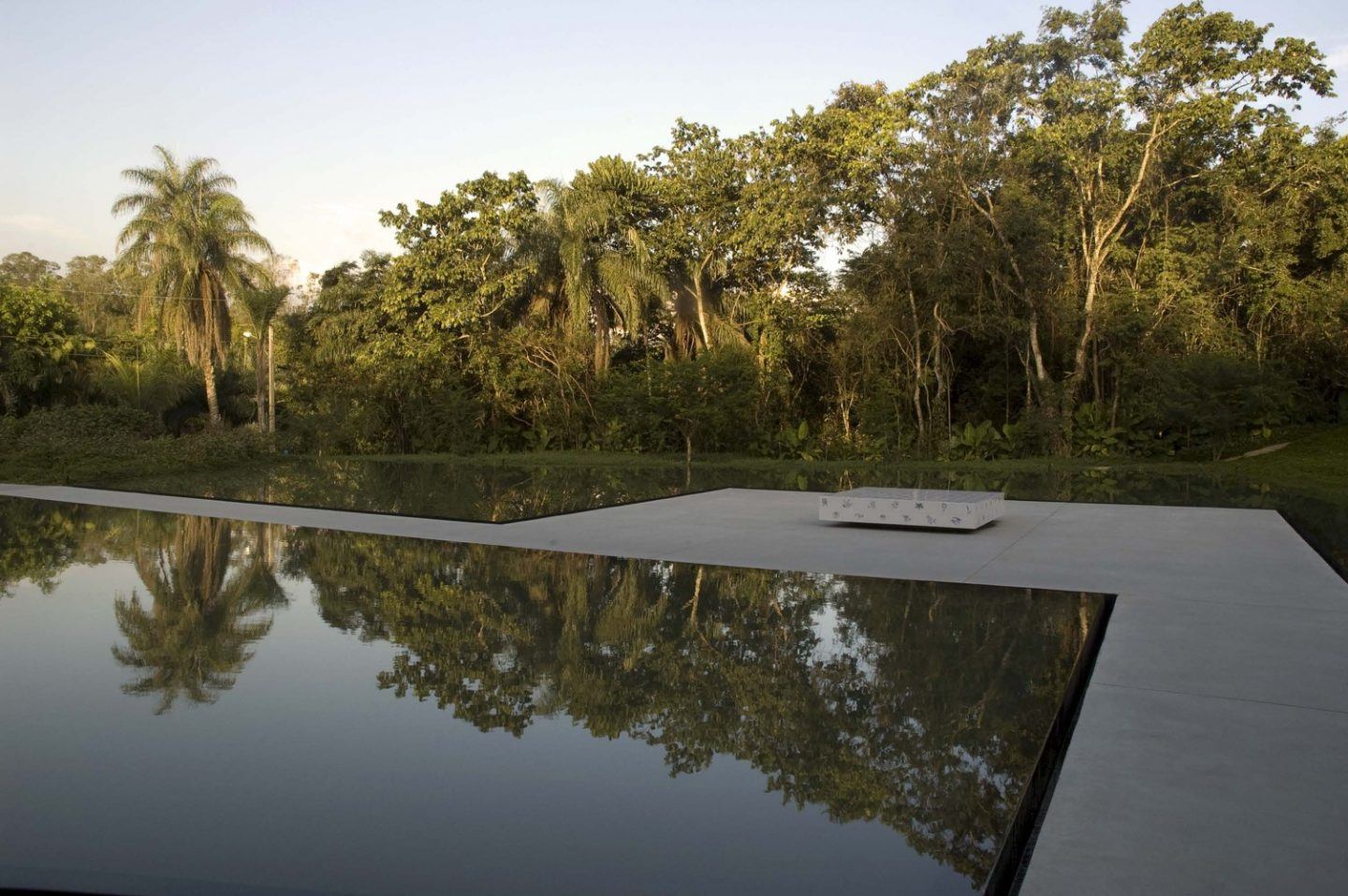 IGNANT-Architecture-Tacoa-Arquitetos-Adriana-Varejao-Gallery-11