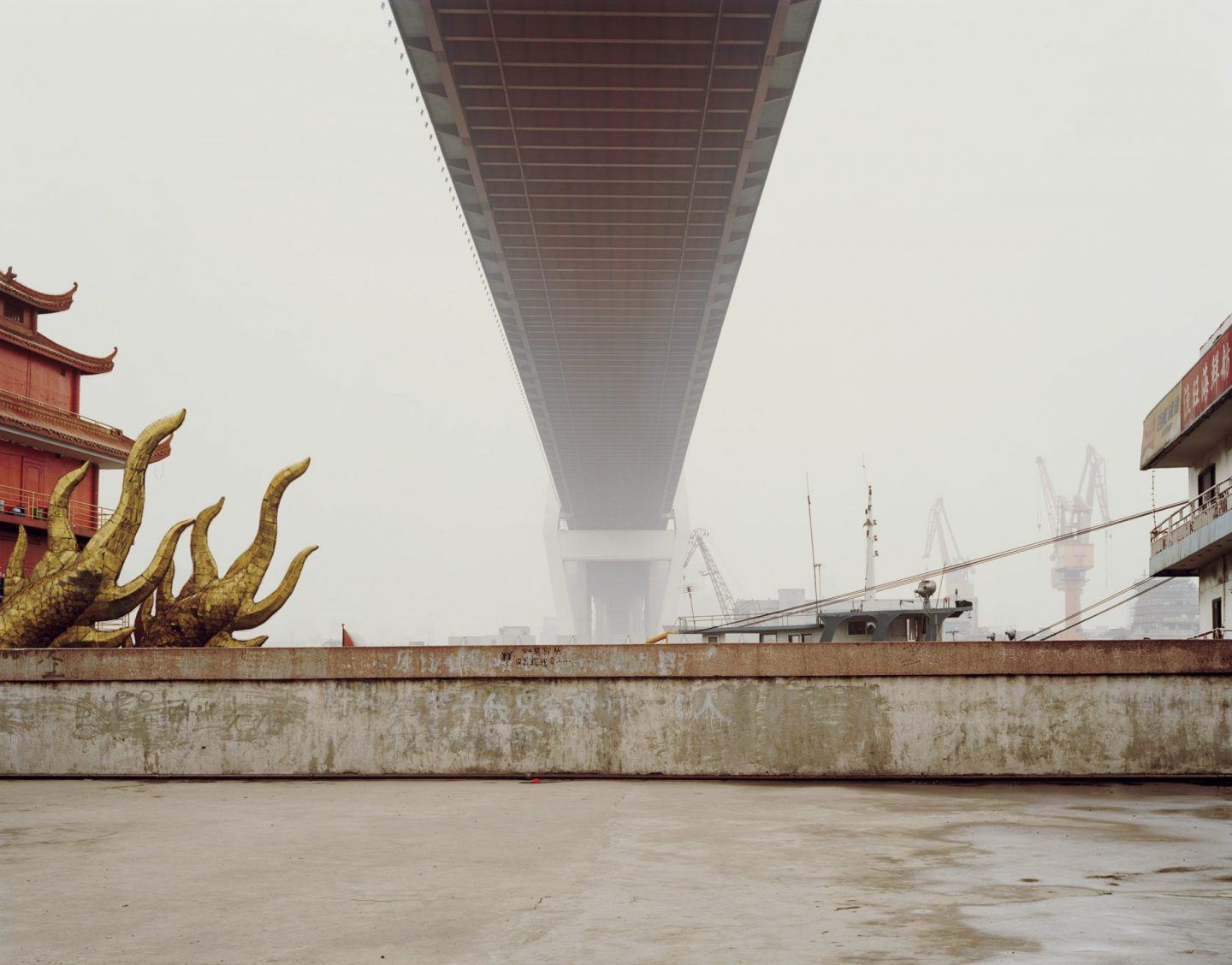 IGNANT-Photography-Nadav-Kander-Yangtze-The-Long-River-005