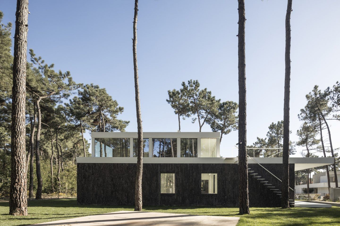 IGNANT-Architecture-Bica-Arquitectos-Herdade-da-Aroeira-House-001