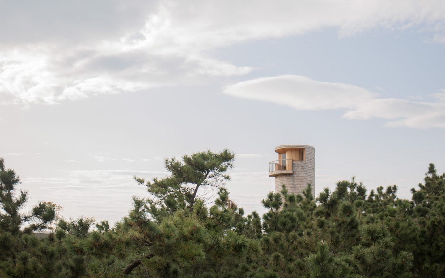 TAO: Belvedere with a tower overlooking the Swan Lake in Rongcheng