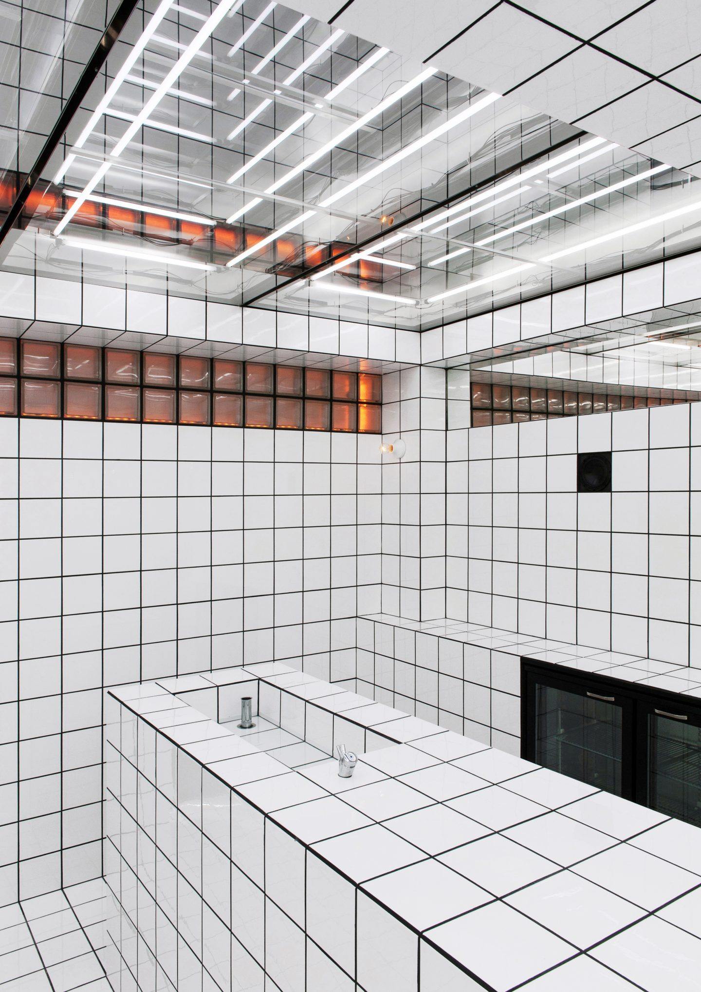 IGNANT-Architecture-Ute-Müller-LAX-Bar-014