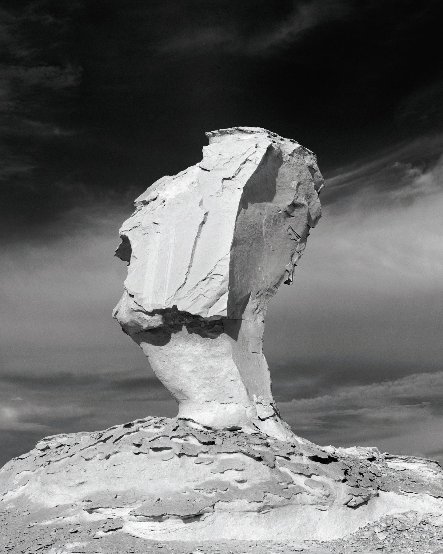 IGNANT-Photography-Darren-Harvey-Regan-The-Erratics-2.1