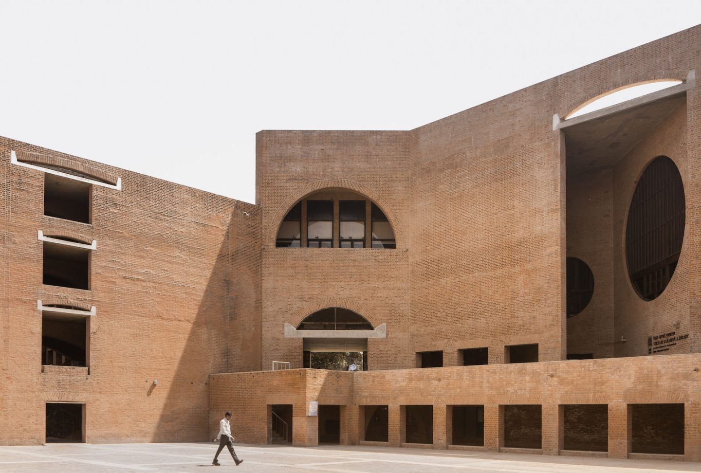 IGNANT-Photography-Louis-Kahn-Jeroen-Verrecht-Indian-Institute-Management-Ahmedabad-012