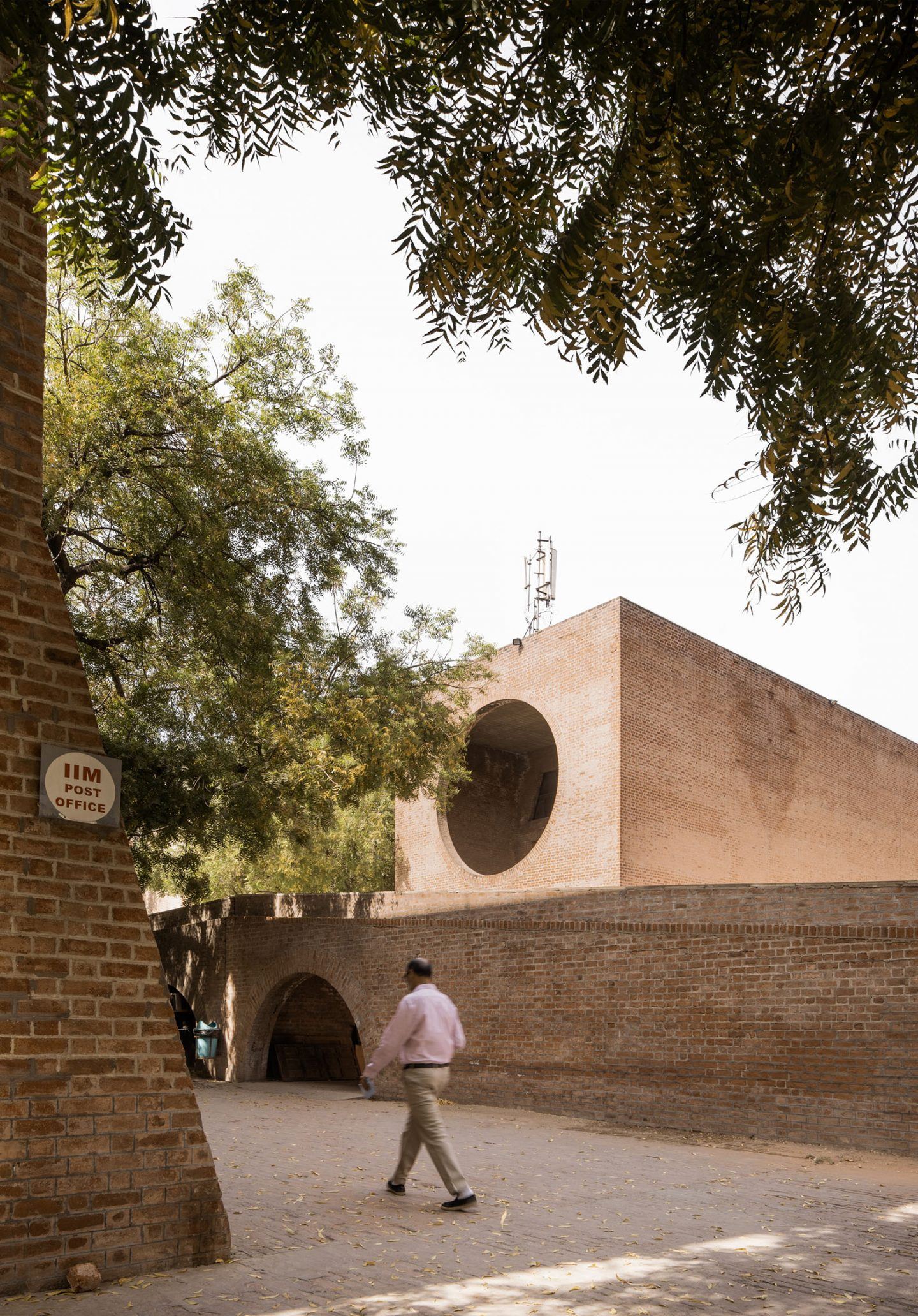 IGNANT-Photography-Louis-Kahn-Jeroen-Verrecht-Indian-Institute-Management-Ahmedabad-03