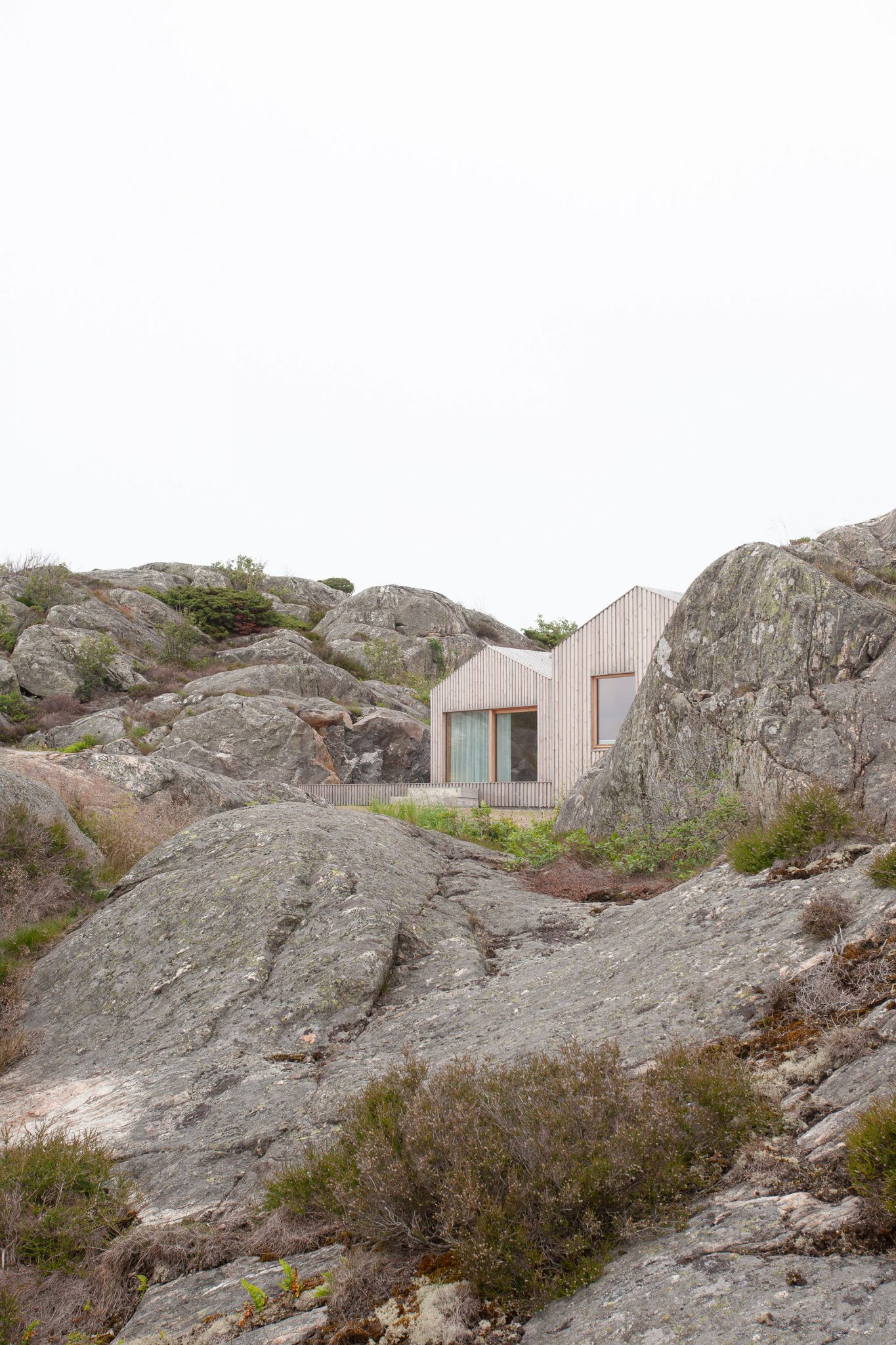 On A Small Swedish Island, Villa Vassdal Interacts With Its Rocky