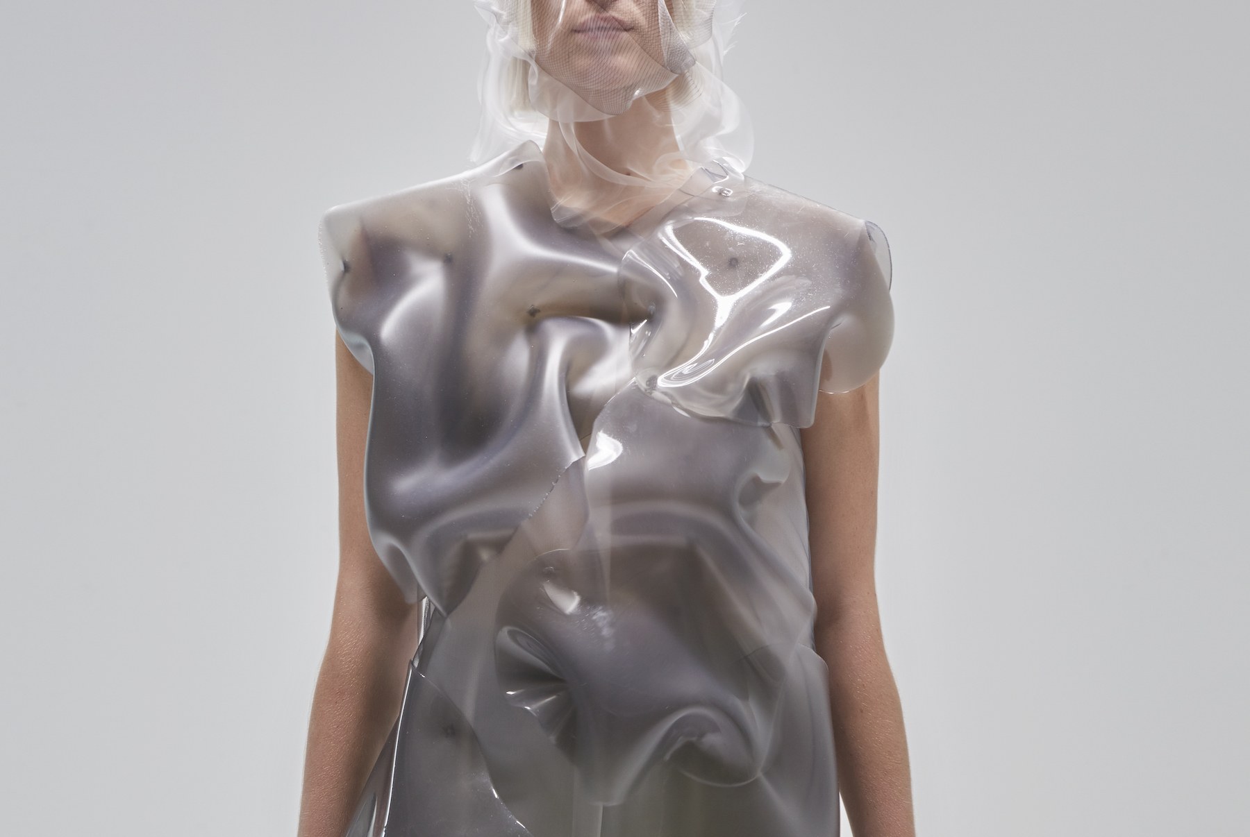 Designer Ying Gao Creates Robotic Clothing That Reacts To The Chromatic ...