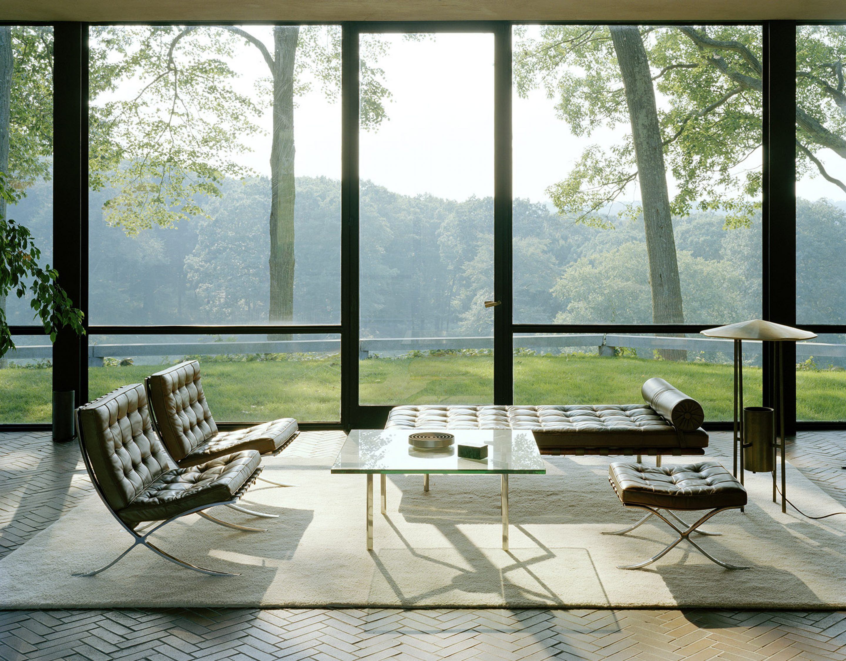 Must-Know Modern Homes: The Glass House