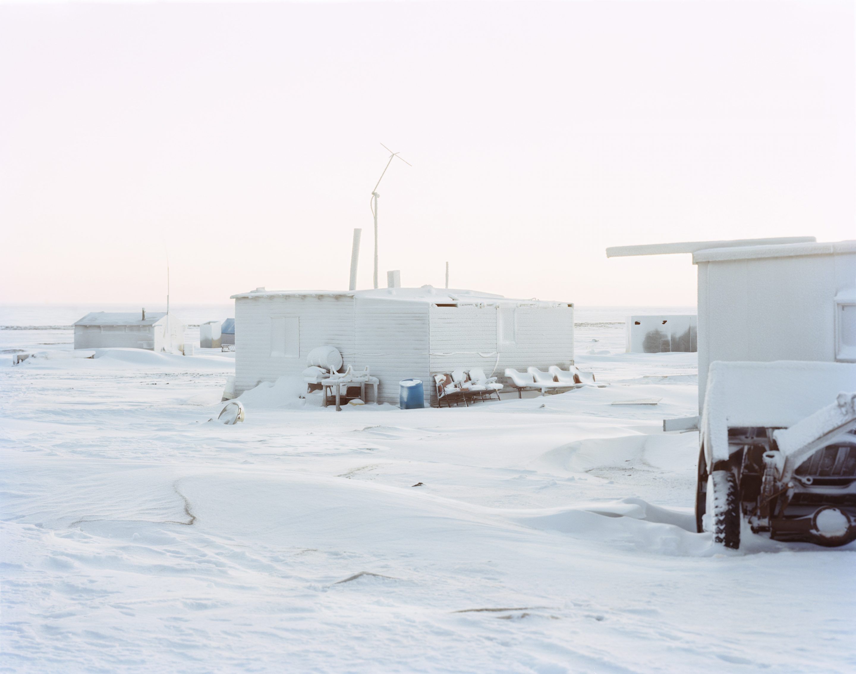 IGNANT-Photography-Eirik-Johnson-Barrow-Cabins-02