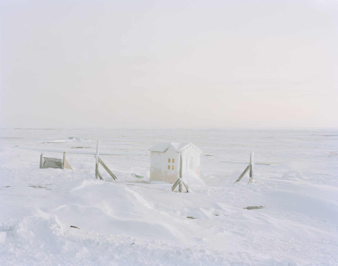 IGNANT-Photography-Eirik-Johnson-Barrow-Cabins-04