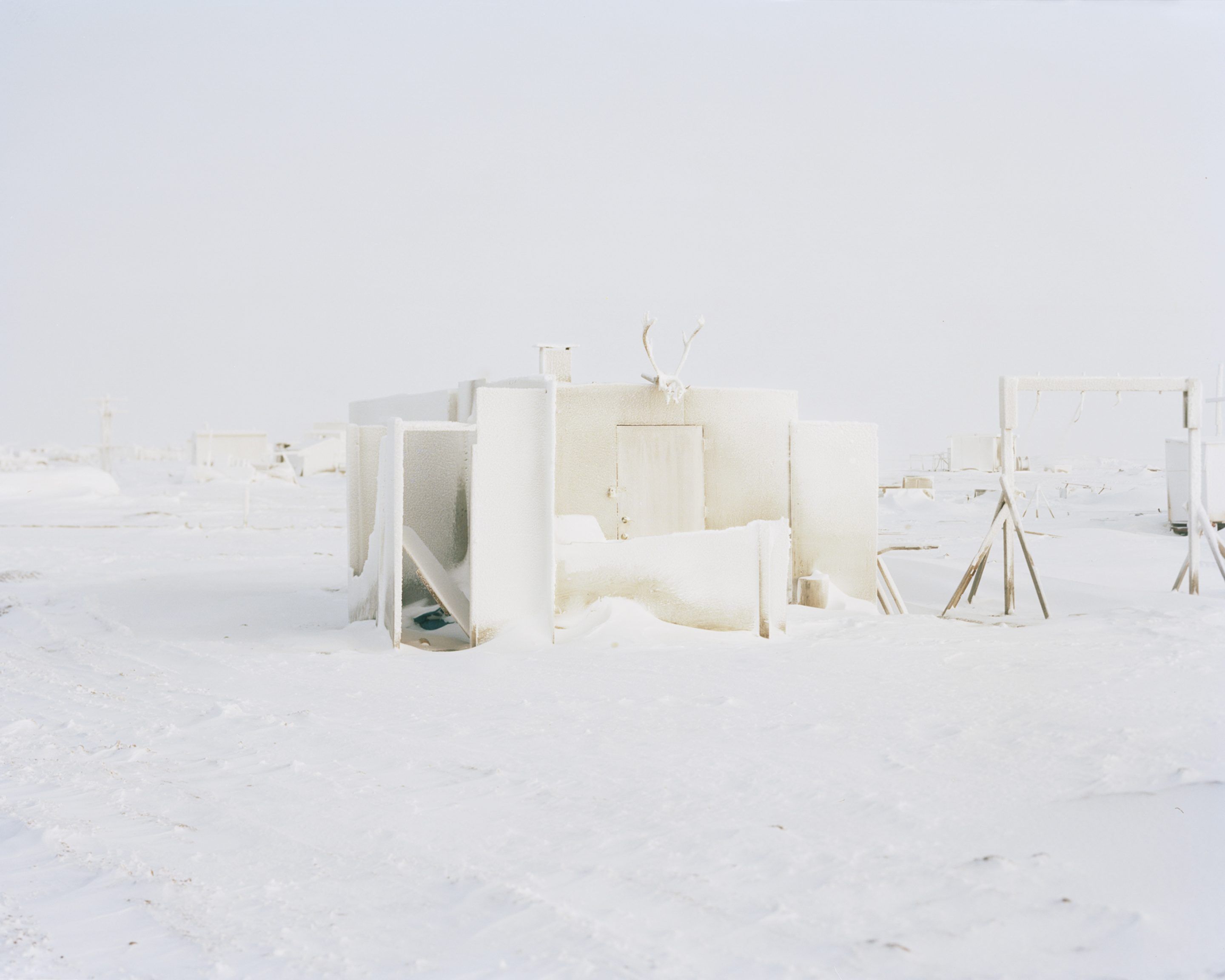 IGNANT-Photography-Eirik-Johnson-Barrow-Cabins-08