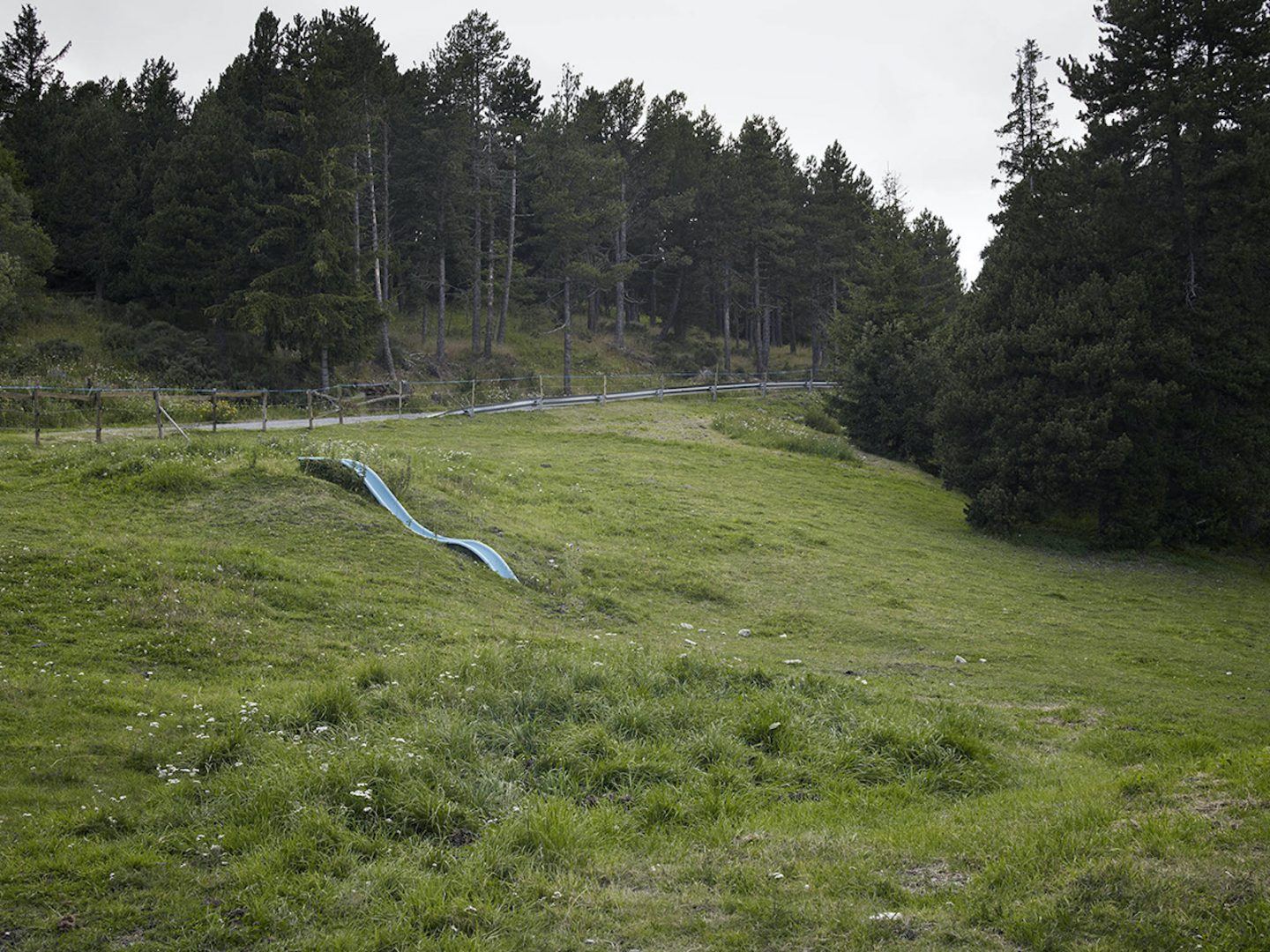 IGNANT-Photography-Guillem-Vidal-Forgotten-Playgrounds-012