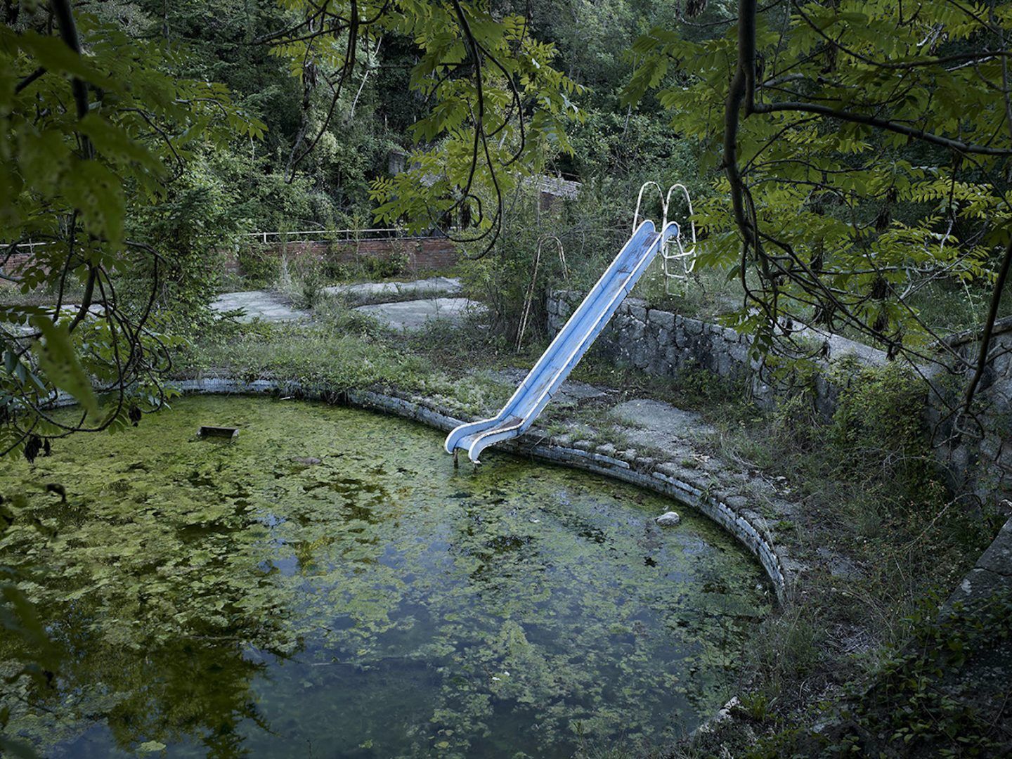 IGNANT-Photography-Guillem-Vidal-Forgotten-Playgrounds-02