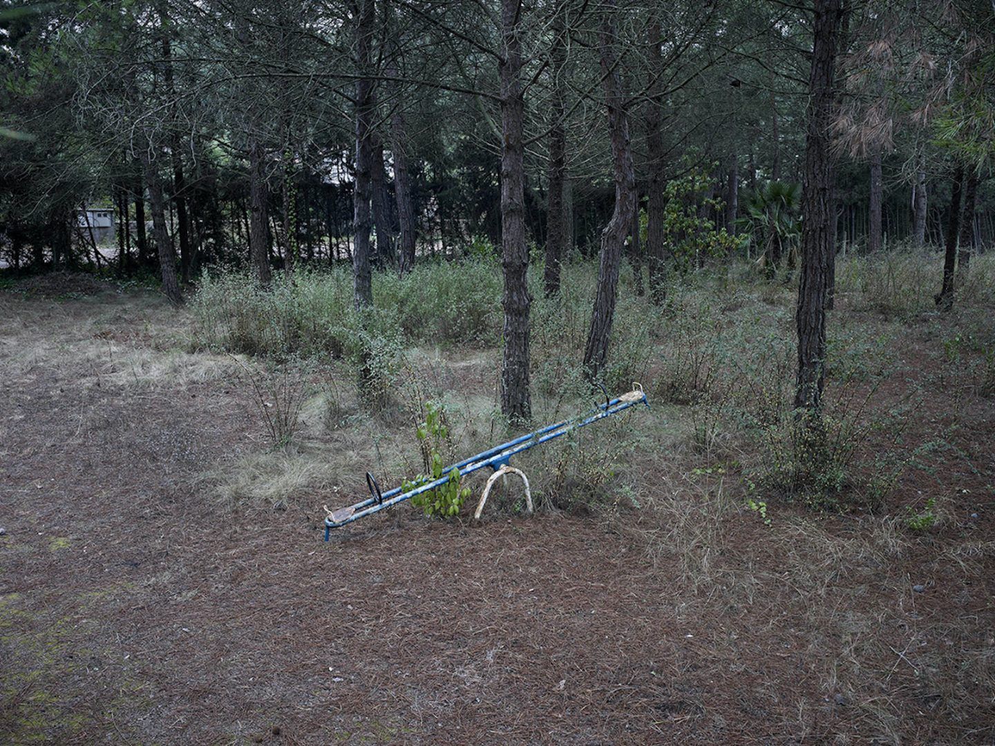 IGNANT-Photography-Guillem-Vidal-Forgotten-Playgrounds-04