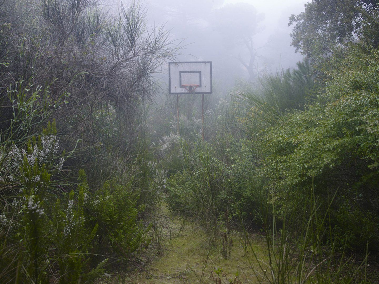 IGNANT-Photography-Guillem-Vidal-Forgotten-Playgrounds-05