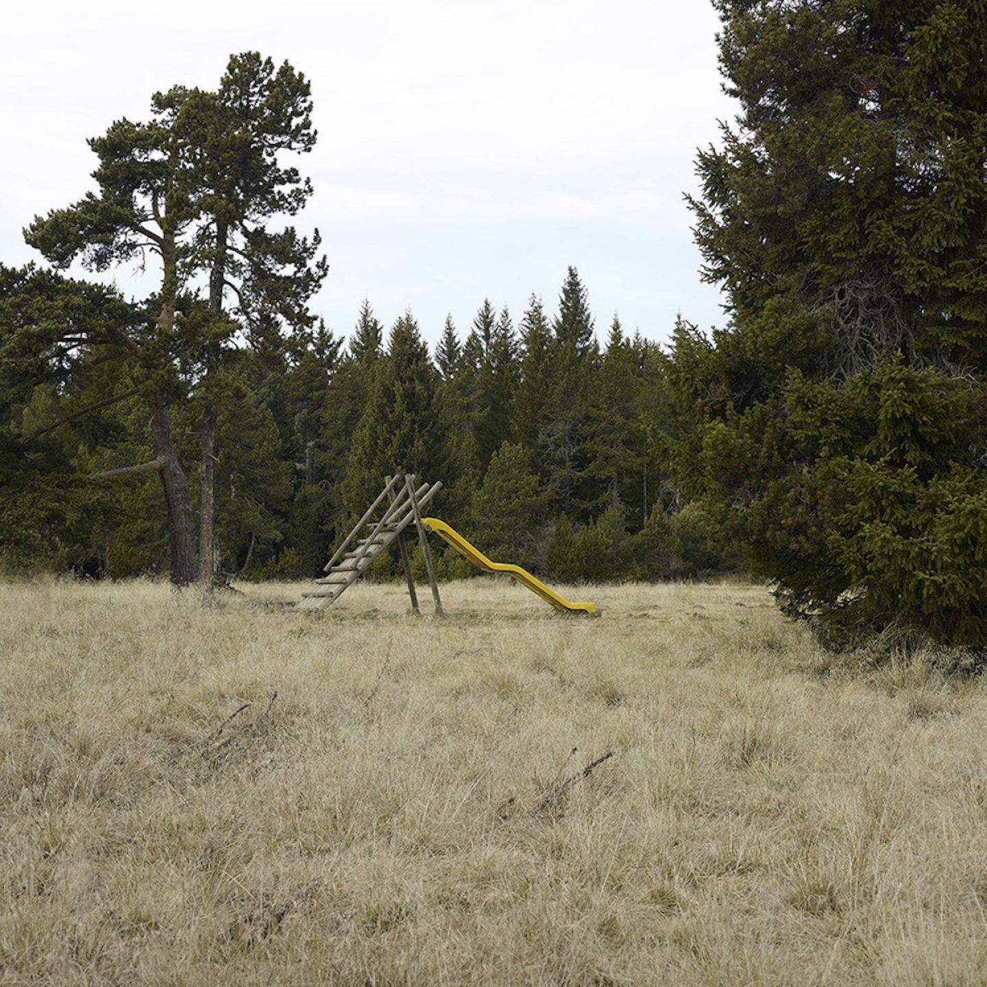 IGNANT-Photography-Guillem-Vidal-Forgotten-Playgrounds-06