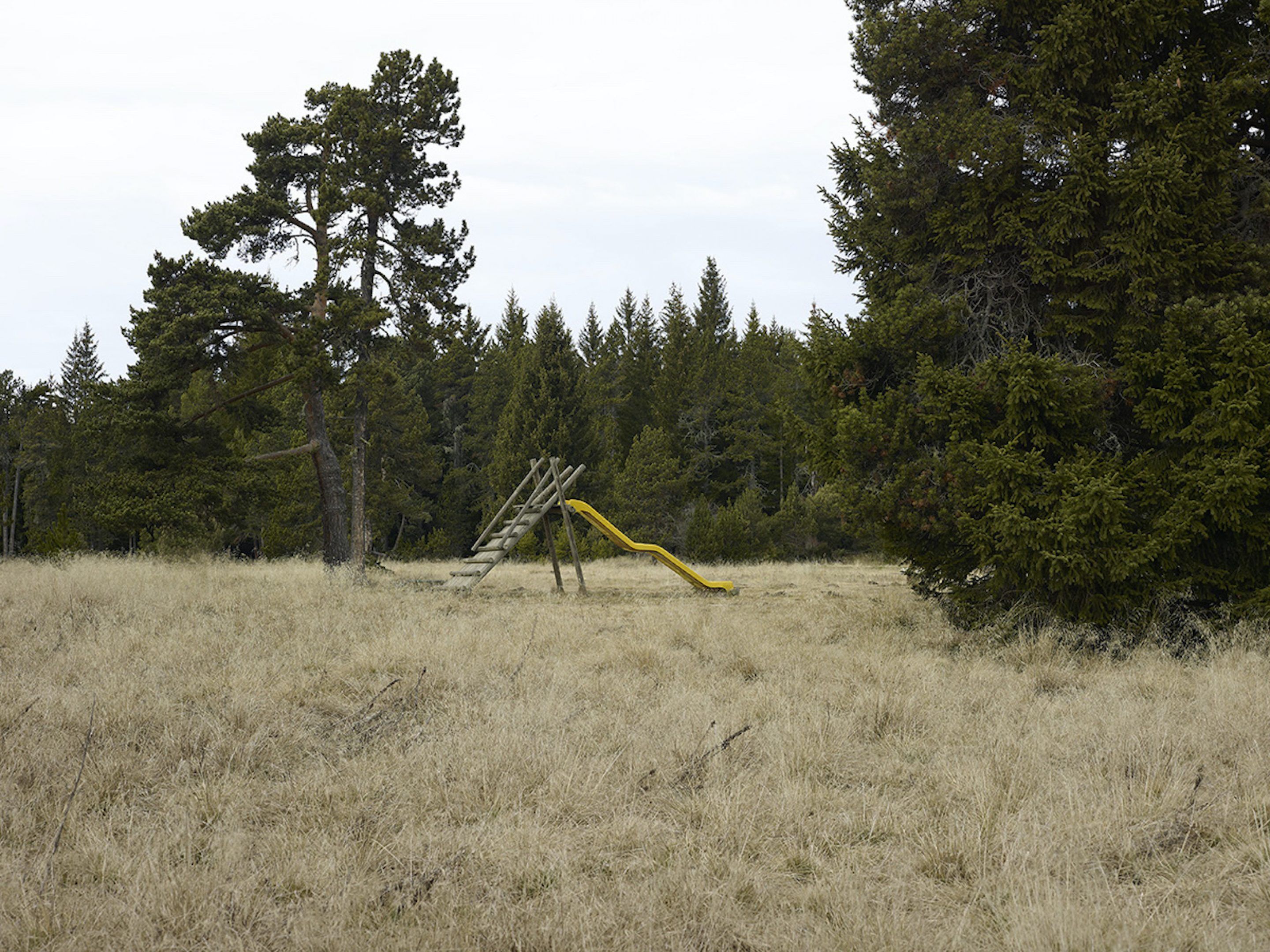 IGNANT-Photography-Guillem-Vidal-Forgotten-Playgrounds-06