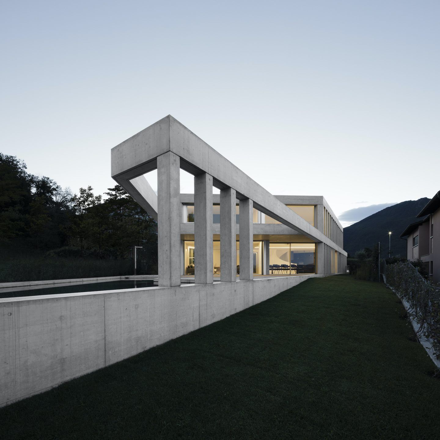 IGNANT-Architecture-DFDC-Concrete-Villa-01