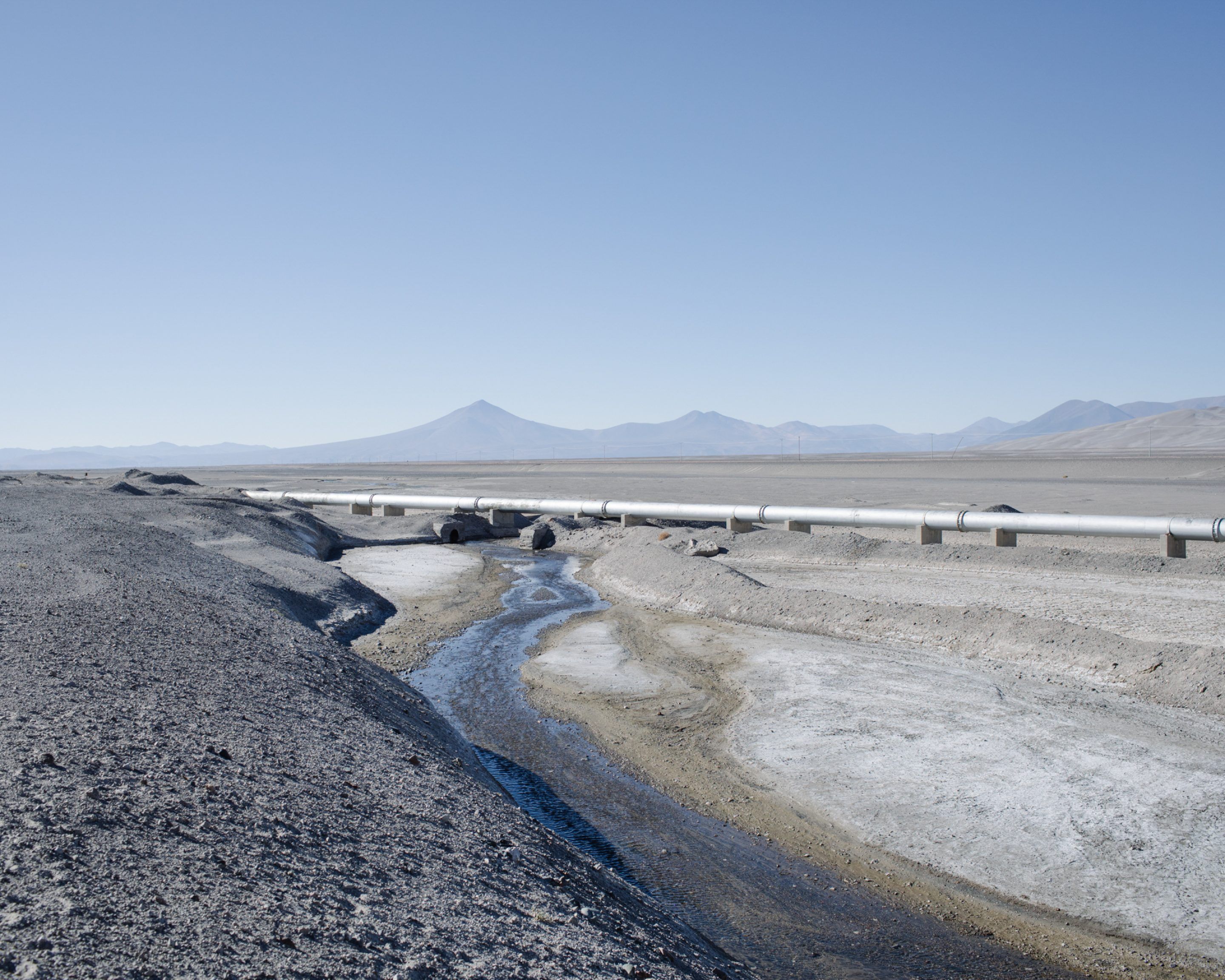 IGNANT-Photography-Marco-Szegers-Water-Mining-Exodus-025