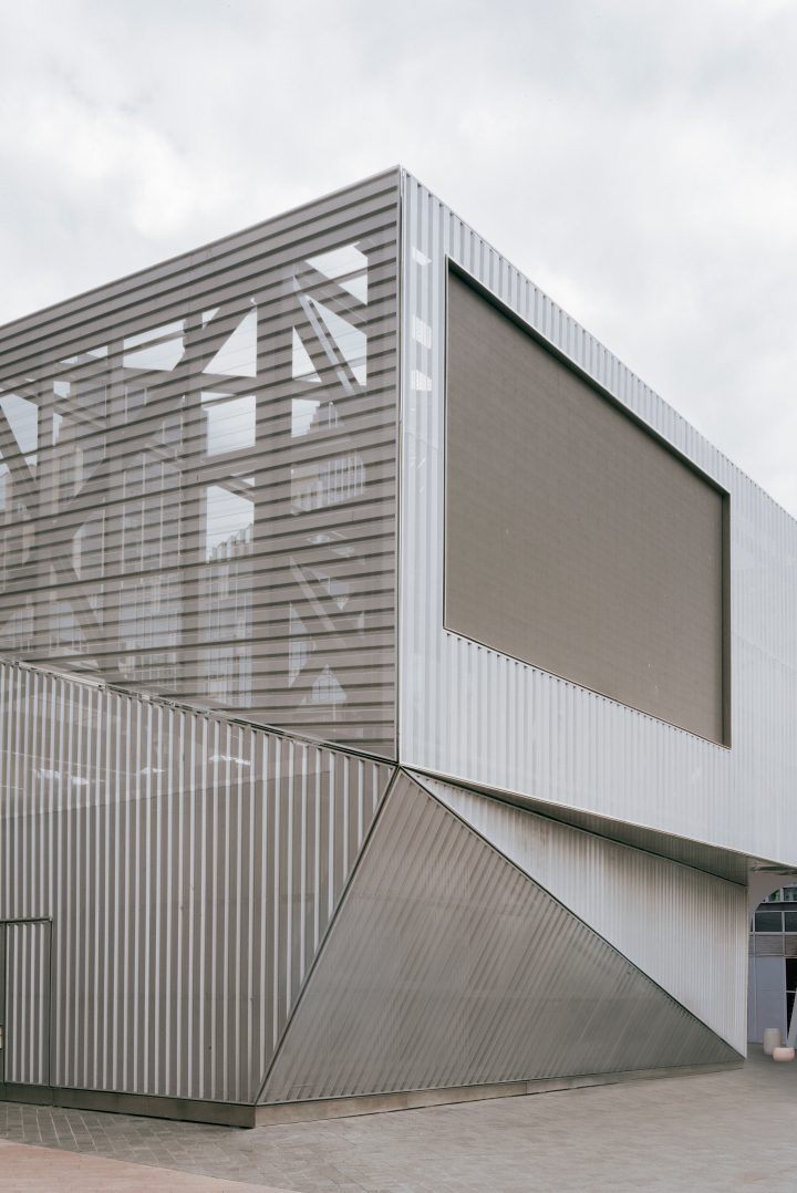 Neiheiser Argyros Designs A Sculptural Folded Screen To Disguise London ...