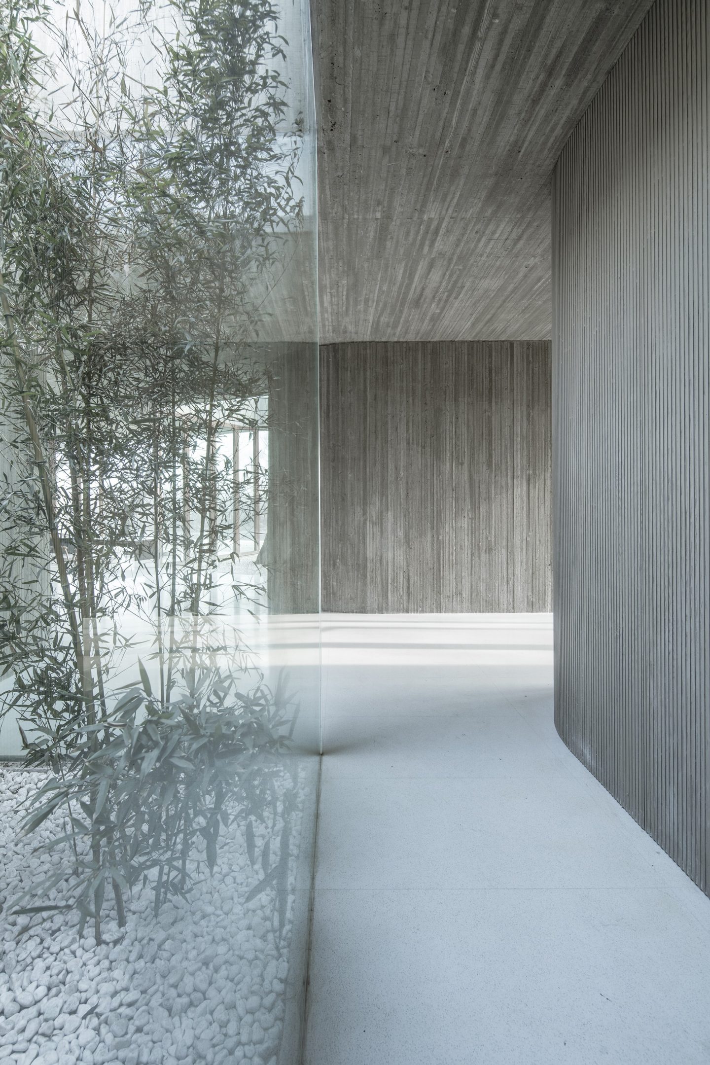 IGNANT-Architecture-Archstudio-Waterside-Buddhist-Shrine-011-min