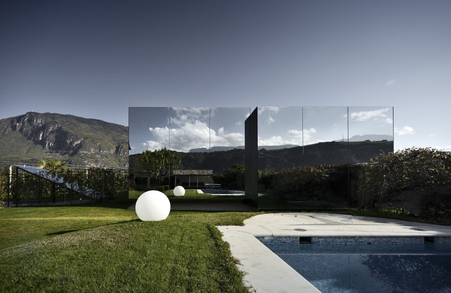 IGNANT-Architecture-South-Tyrol-Mirror-Houses-02